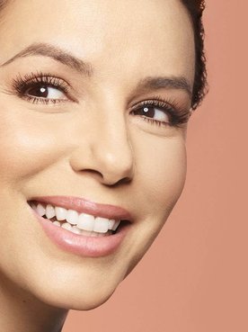 Dagcreme Aanbrengen Artikel Eva Longoria Revitalift Hero