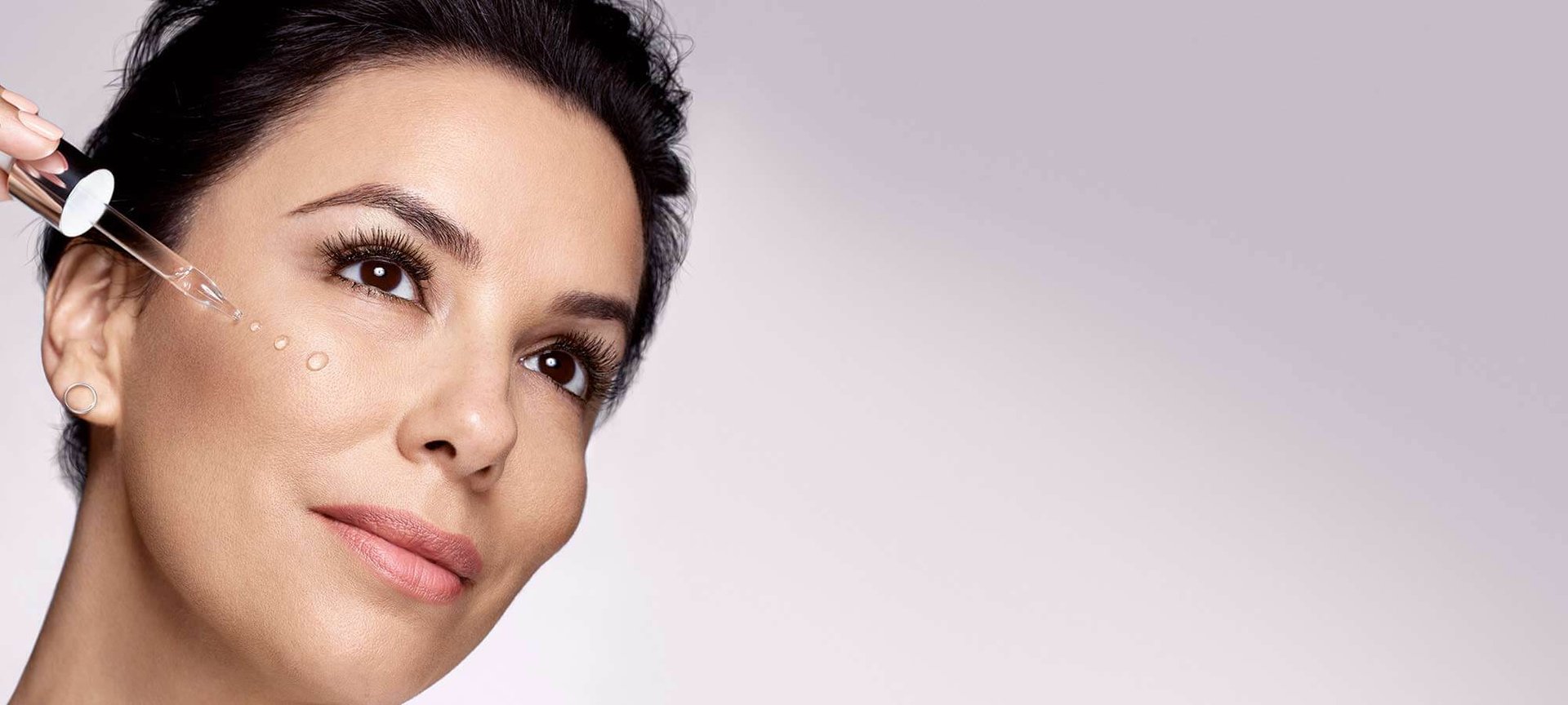 Serum Aanbrengen Artikel 20191219 Digital Banner Revitalift Filler Serum Elongoria