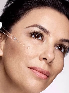 Serum Aanbrengen Artikel 20191219 Digital Banner Revitalift Filler Serum Elongoria