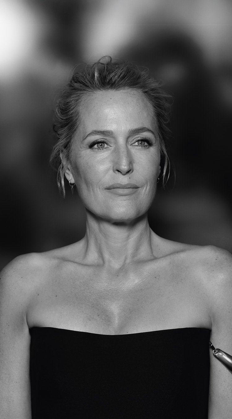 260422 Oap Cannes26 Lights Of Women Worth Awards Gillian Anderson Mobile Dmi Website