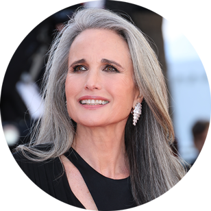 Andie MacDowell, in beauty products by L’Oréal Paris, at the 2026 Cannes Film Festival. A vibrant icon of authenticity, Andie MacDowell graces the red carpet with confidence. Under the creative direction of Harold James, her look celebrates a proud, mature, and radiant beauty, reminding the world that growing older is an art to be embraced with boldness.  